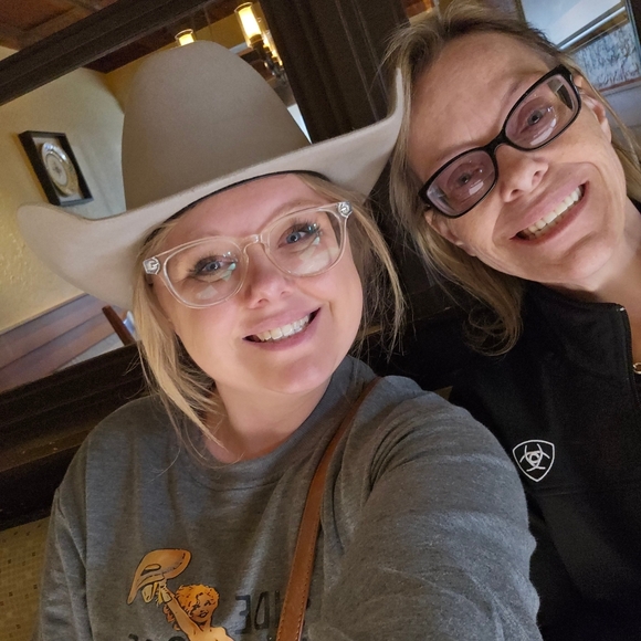 Meet your Posher, Cheyenne - Picture 2 of 3